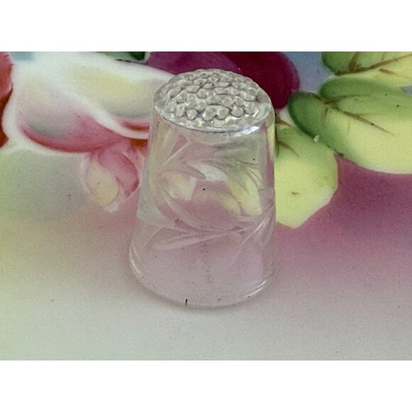 Vintage 40's lot Clear Etched Glass Thimbles Floral Leaves Berries - Picture 3 of 12